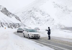 هراز و کندوان مسدود است؛ بارش برف در محورهای کوهستانی