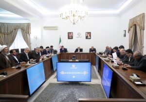 عارف: دولت ها وظیفه خود را نسبت به خوزستان خوب ایفا نکرده اند
