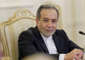 عراقچی در بدو ورود به پکن: حامل پیام پزشکیان هستم