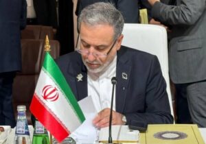 عراقچی: ایران در کنار قطر و مسلمانان در مقابله با تهدیدات منطقه‌ای است