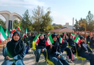 وزیر آموزش و پرورش «زنگ جوانه‌ها» را نواخت/ دانش آموزان پایه هفتم راهی کلاس