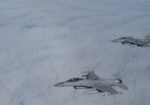 اعتراف آمریکا به قدرت پدافند هوایی یمن؛ اف-۱۶ موشک‌باران شد