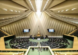 جلسه غیر علنی مجلس با حضور مسئولان دولتی درباره وضعیت معیشتی و نوسانات ارز