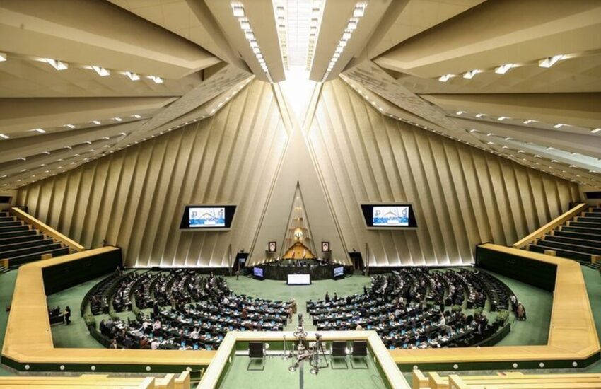 جلسه غیر علنی مجلس با حضور مسئولان دولتی درباره وضعیت معیشتی و نوسانات ارز