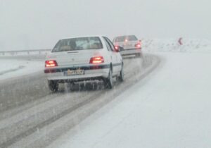 بارش برف و باران در ۱۰ استان؛ ترافیک ورودی‌های تهران نیمه‌سنگین