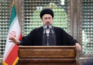 حسن خمینی: مردم در انقلاب اسلامی «قهرمان» هستند