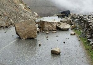 خطر ریزش سنگ و بهمن در جاده‌های شمال