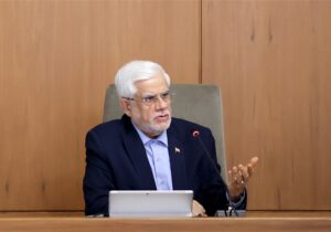 عارف:امنیت تنگه هرمز رایگان نیست