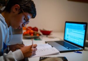 زنگ آموزش مجازی در سال ۱۴۰۵ به‌صدا درآمد