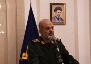 سرلشکر وحیدی: رزمندگان اسلام مسلح‌ترین ارتش تاریخ را به زانو در آوردند