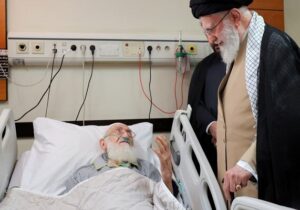 عیادت رهبر معظم انقلاب از آیت‌الله نوری همدانی