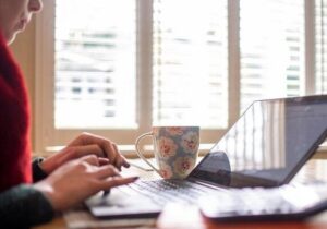 دورکاری در روزهای جنگی مجوزی برای اخراج نیست