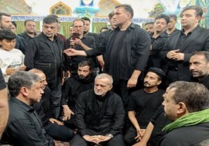 حضور رییس جمهور در مراسم شام غریبان امام‌حسین (ع) اردبیل