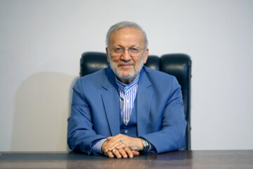 منوچهر متکی : اسلحه را روی شقیقه افکار عمومی قرار داده و ماشه را کشیدند