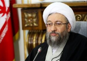 آیت‌الله آملی‌لاریجانی: ترامپ درباره ایران هذیان می‌گوید