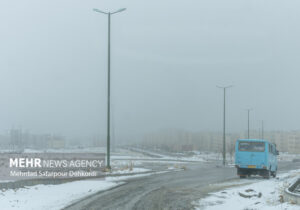 برف و باران در جاده‌های ۱۳ استان؛ انسداد ۲۲ محور مواصلاتی