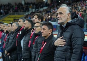 واکنش نبی به شایعه تغییرات در کادر فنی تیم ملی فوتبال/ لطفاً به این بحث خاتمه دهید!