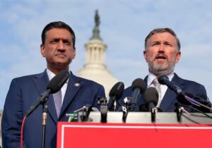 نماینده آمریکایی: رسوایی اپستین می‌تواند به سلطنت بریتانیا پایان دهد