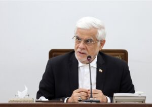 عارف: پشتیبانی از جبهه‌ها عامل دلگرمی رزمندگان است