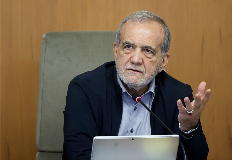 پزشکیان: مردم در صحنه باشند/ ما تسلیم نخواهیم شد