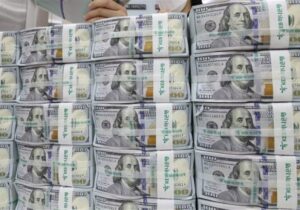 کاهش 1 درصدی ارزش دلار در بازار جهانی با توافق آتش بس ایران و آمریکا